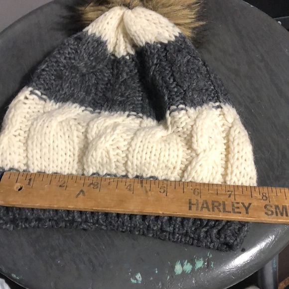 Girls Abercrombie knit pompon fur hat toque - Picture 6 of 7